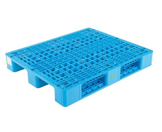 PLASTIC PALLETS &amp; SKIDS